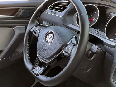 Used 2020 Volkswagen Tiguan SE R-Line FWD image 17