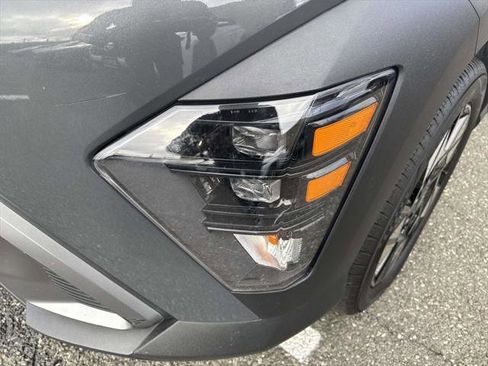 Certified 2025 Hyundai Kona SEL image 7