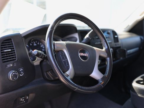 Used 2010 GMC Sierra 2500 SLE w/ Snow Plow Prep Package image 9