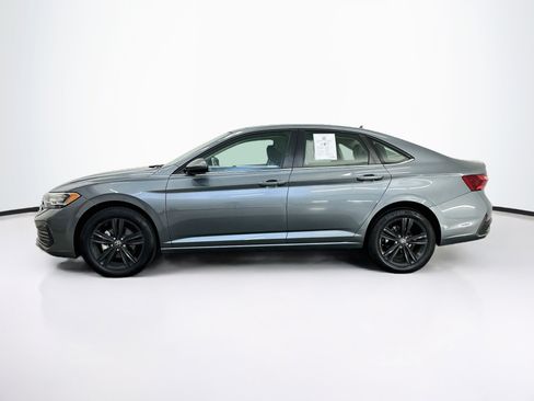 Used 2024 Volkswagen Jetta SE w/ Panoramic Sunroof Package FWD image 4