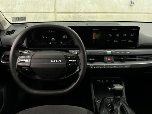 Used 2025 Kia K4 LXS image 13