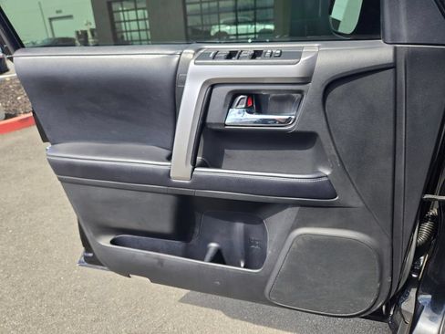 Used 2018 Toyota 4Runner SR5 AWD/4WD image 16