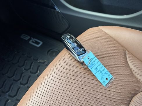 Used 2025 Audi Q8 Premium Plus image 37