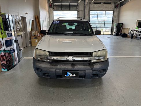 Used 2005 Chevrolet TrailBlazer LS w/ LS Preferred Equipment Group AWD/4WD image 3