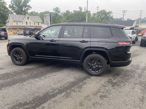 Used 2022 Jeep Grand Cherokee L Laredo AWD/4WD image 4