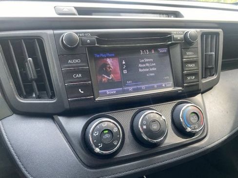 Used 2017 Toyota RAV4 LE FWD image 13