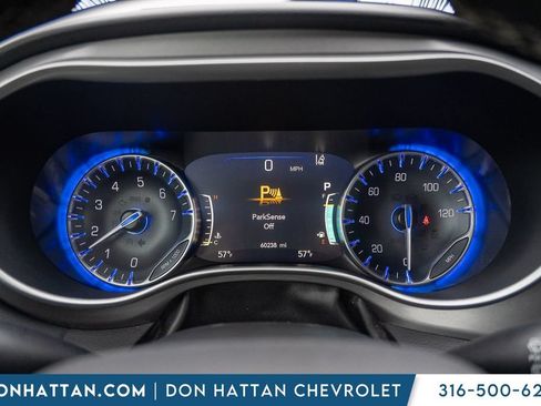 Used 2023 Chrysler Pacifica Touring-L FWD image 8