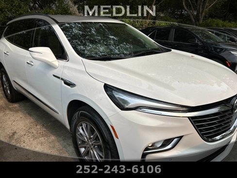 Used 2023 Buick Enclave Essence FWD image 1