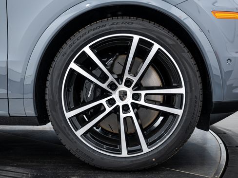 New 2026 Porsche Cayenne Turbo image 11