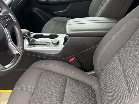 Used 2021 Chevrolet Blazer LT AWD/4WD image 2