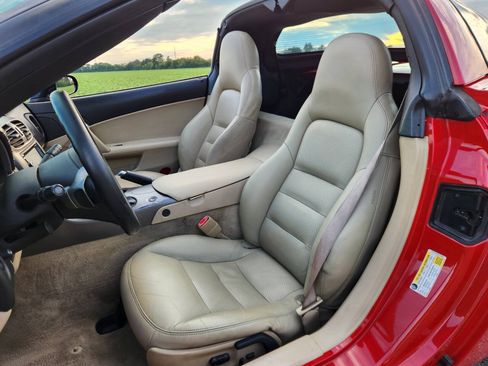 Used 2006 Chevrolet Corvette Coupe w/ Preferred Equipment Group RWD image 10