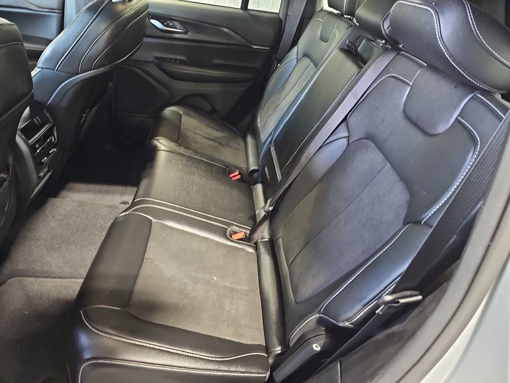 Used 2023 Jeep Grand Cherokee Altitude AWD/4WD image 13