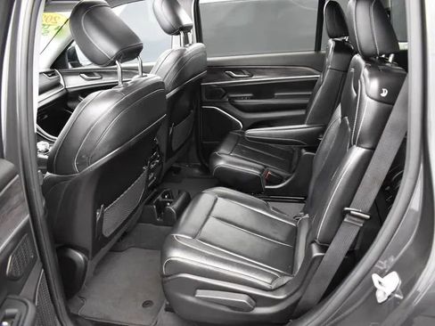 Used 2022 Jeep Grand Cherokee L Limited image 16