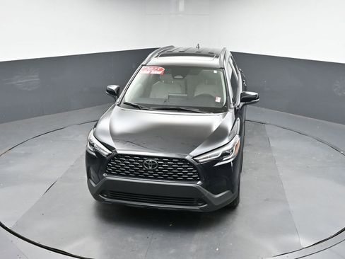 Used 2025 Toyota Corolla Cross LE image 38