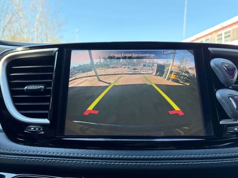 Used 2021 Chrysler Pacifica Touring w/ Cold Weather Group image 36