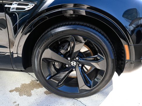 Used 2019 Bentley Bentayga AWD/4WD image 12