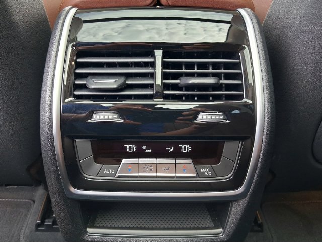 Used 2027 BMW X7 xDrive40i AWD/4WD image 28