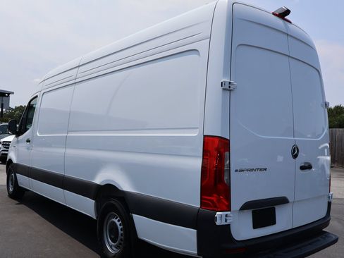Used 2024 Mercedes-Benz eSprinter 170 Cargo image 3