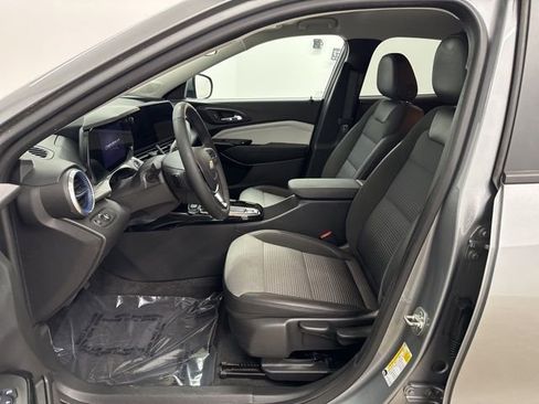 Used 2024 Chevrolet Trax LT w/ Driver Confidence Package FWD image 15