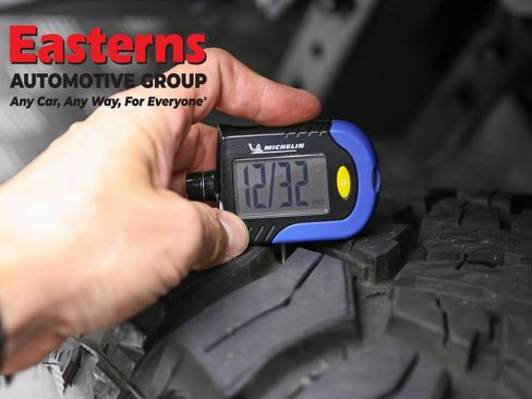 Used 2024 Jeep Wrangler Unlimited Sahara w/ Technology Group AWD/4WD image 28