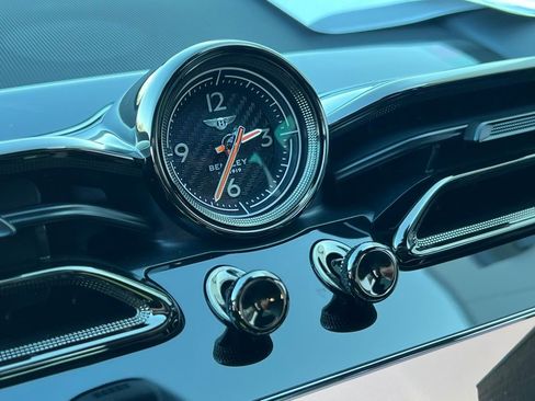 Used 2025 Bentley Bentayga image 34
