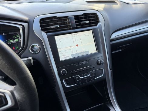 Used 2020 Ford Fusion SE image 20