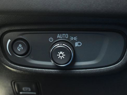 Used 2022 GMC Terrain SLE w/ Driver Convenience Package image 19