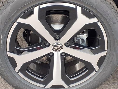 New 2026 Volkswagen Tiguan SE image 5