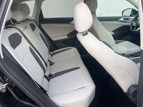 New 2026 Volkswagen Taos SE FWD image 25