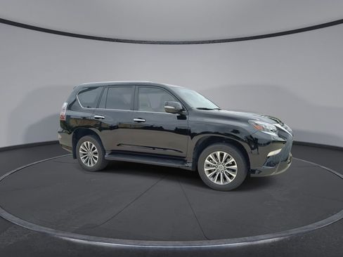 Used 2023 Lexus GX 460 Luxury w/ Accessory Package AWD/4WD image 2