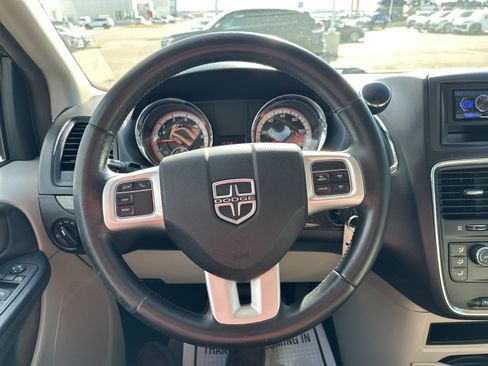 Used 2015 Dodge Grand Caravan American Value Package w/ UConnect Hands-Free Group FWD image 47