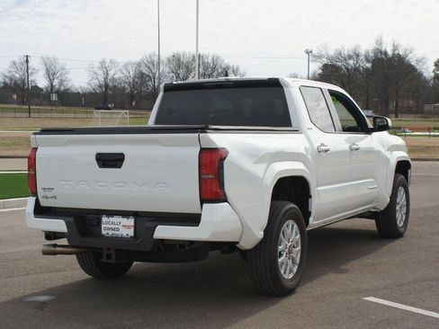 Certified 2025 Toyota Tacoma SR5 image 19