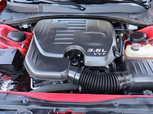 Used 2018 Chrysler 300 S w/ S Model Appearance Package AWD/4WD image 39