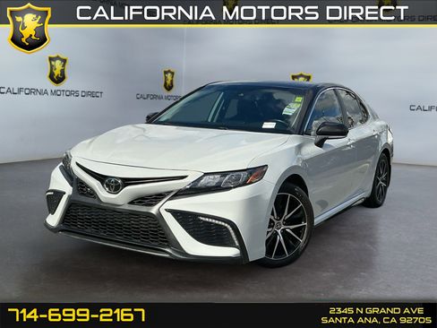 Used 2022 Toyota Camry SE FWD image 1