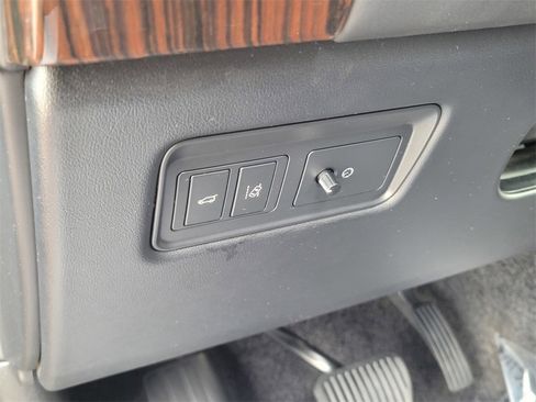 Used 2017 Land Rover Range Rover HSE image 19