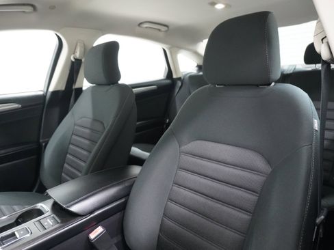 Used 2017 Ford Fusion SE image 10