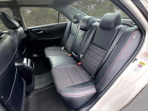 Used 2017 Toyota Camry image 21