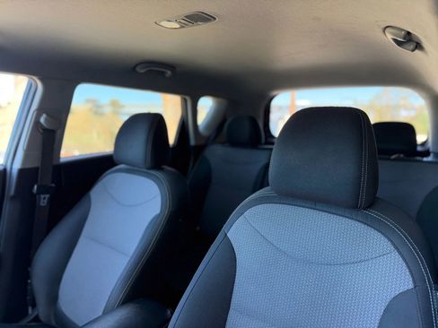 Used 2018 Kia Soul + FWD image 9
