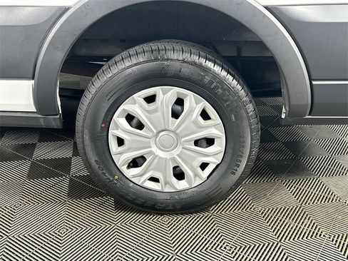 Used 2023 Ford Transit 350 XLT image 33