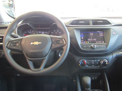 Used 2023 Chevrolet TrailBlazer LT FWD image 5