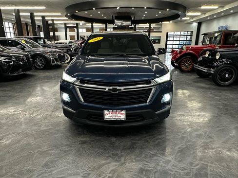 Used 2023 Chevrolet Traverse LS image 2