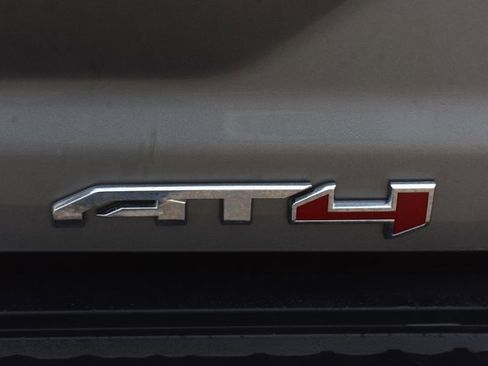 Used 2025 GMC Canyon AT4 image 7