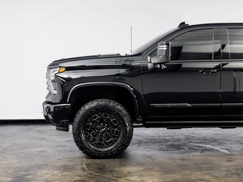Used 2024 Chevrolet Silverado 2500 High Country w/ Midnight Edition AWD/4WD image 10