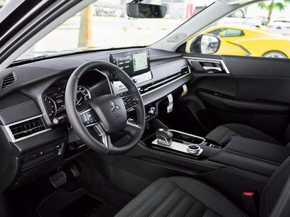 New 2026 Mitsubishi Outlander SE