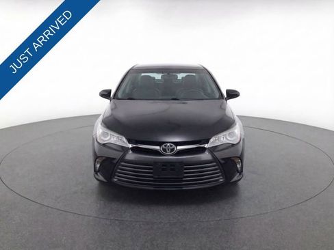 Used 2016 Toyota Camry LE image 5