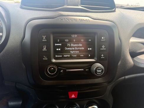 Used 2017 Jeep Renegade Altitude FWD image 14