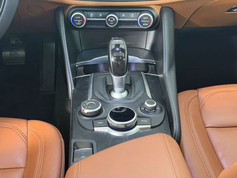 Used 2019 Alfa Romeo Giulia w/ Quick Order Package 22K Sport RWD image 18