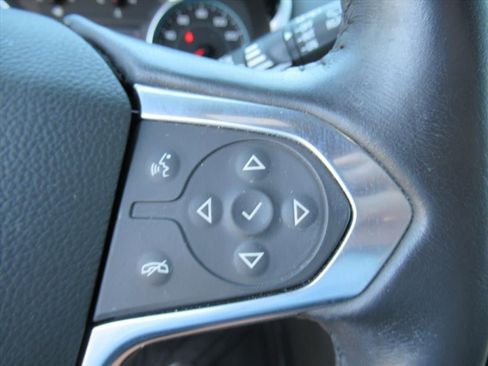 Used 2022 Chevrolet Traverse LT FWD image 24
