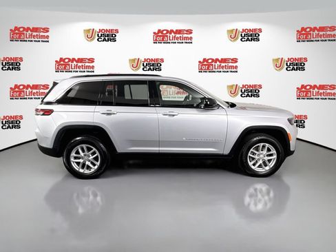 Used 2025 Jeep Grand Cherokee Laredo X AWD/4WD image 16