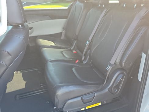 Used 2024 Kia Carnival LX FWD image 20